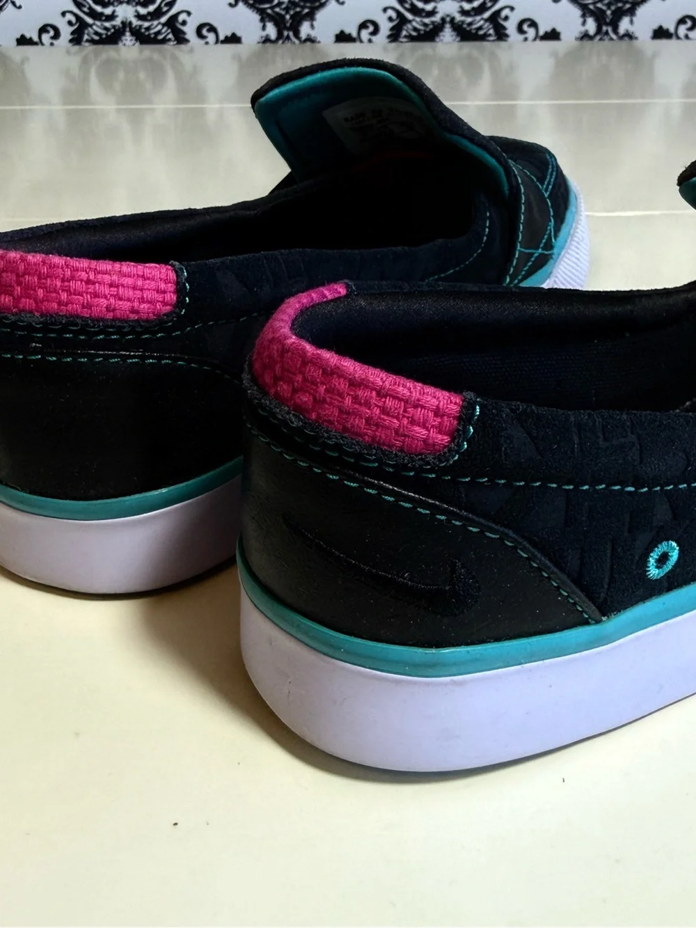 Nike 6.0 Balsa slip-on Loafer with black suede